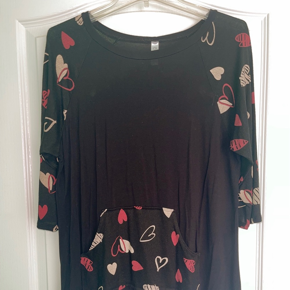 Black Heart Print Raglan with Kangaroo Pocket